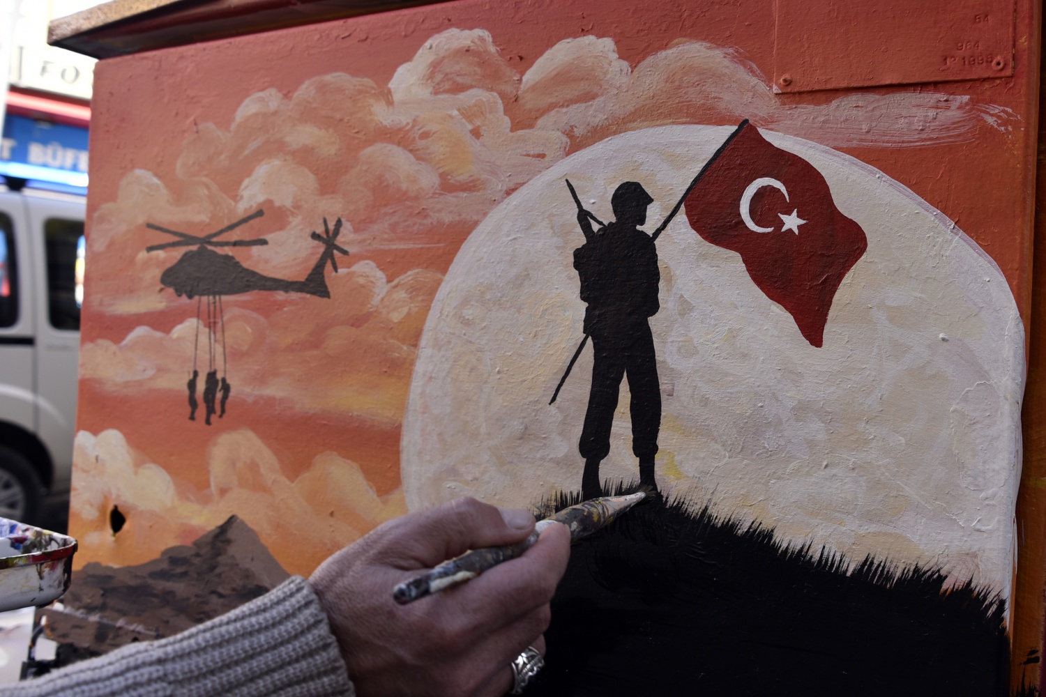 Gümüşhane’de caddelerdeki elektrik panoları sanat eserine dönüşüyor 9