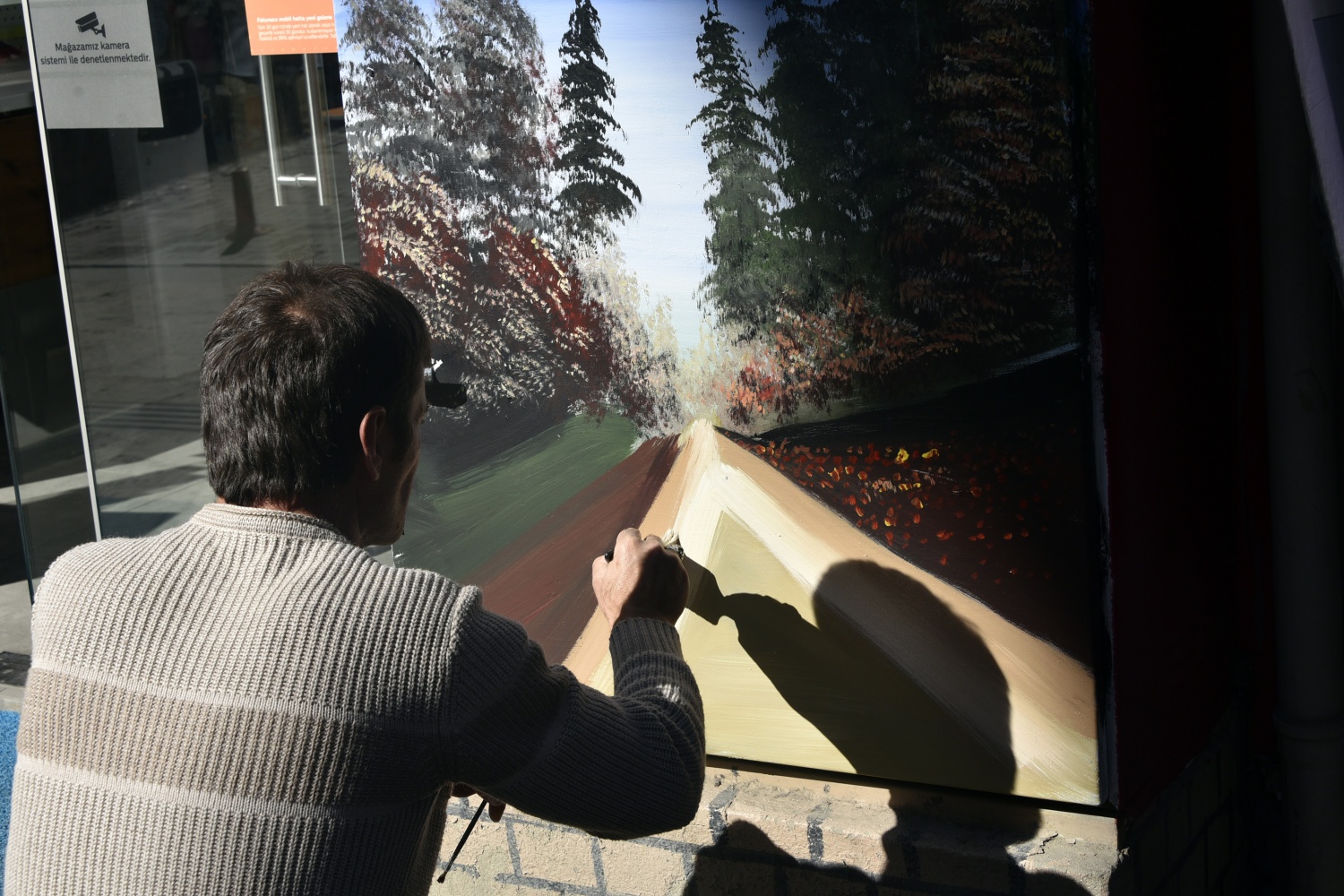 Gümüşhane’de caddelerdeki elektrik panoları sanat eserine dönüşüyor 15