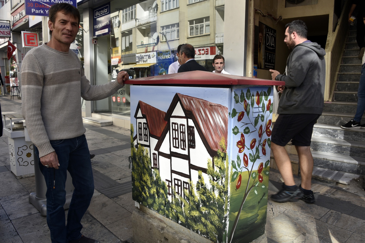 Gümüşhane’de caddelerdeki elektrik panoları sanat eserine dönüşüyor 14