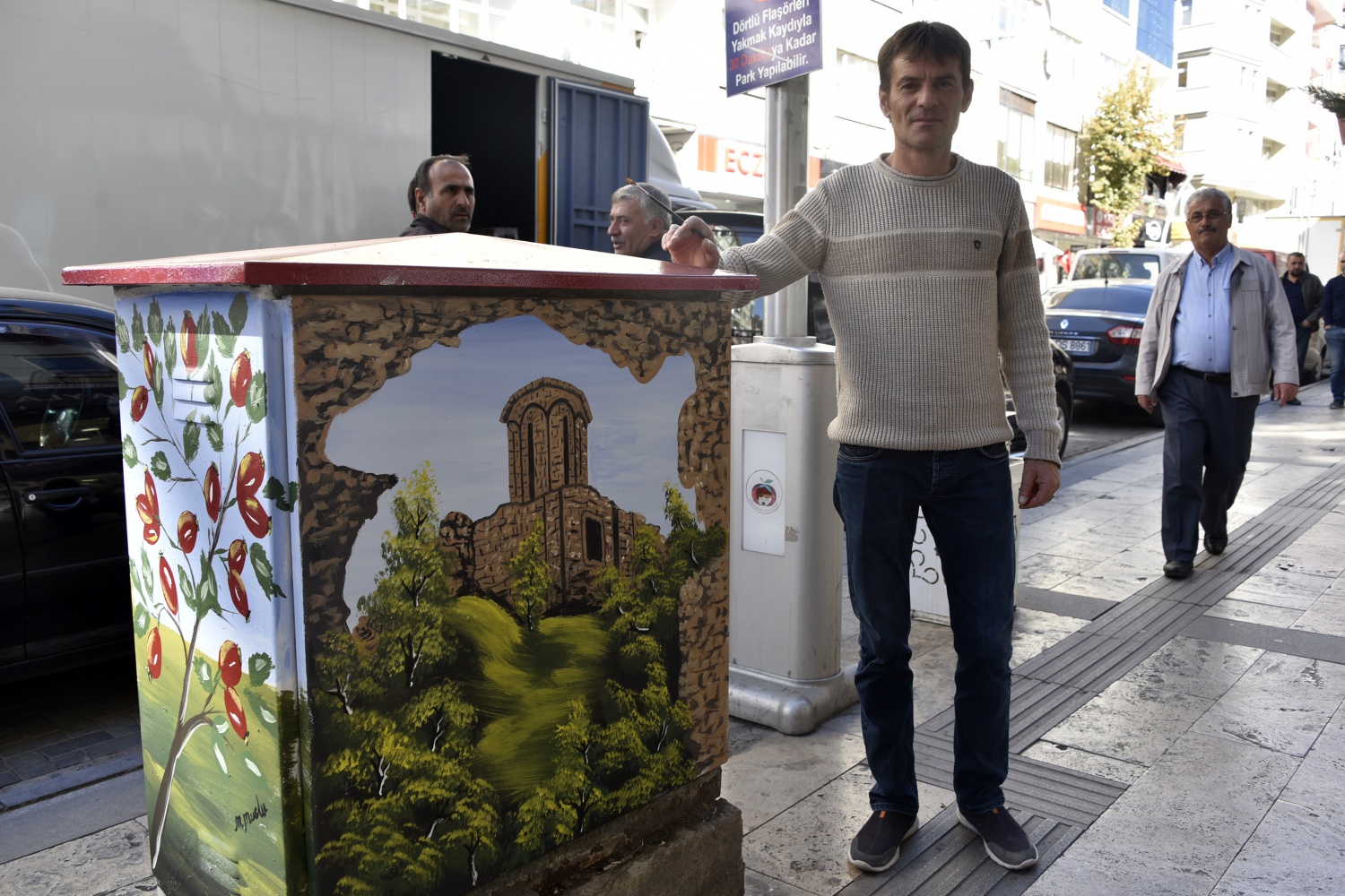 Gümüşhane’de caddelerdeki elektrik panoları sanat eserine dönüşüyor 13