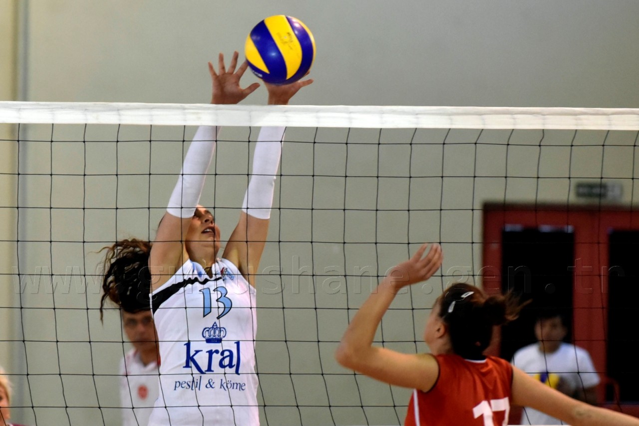 Gümüş Kızlar’dan net galibiyet: 3-0 16