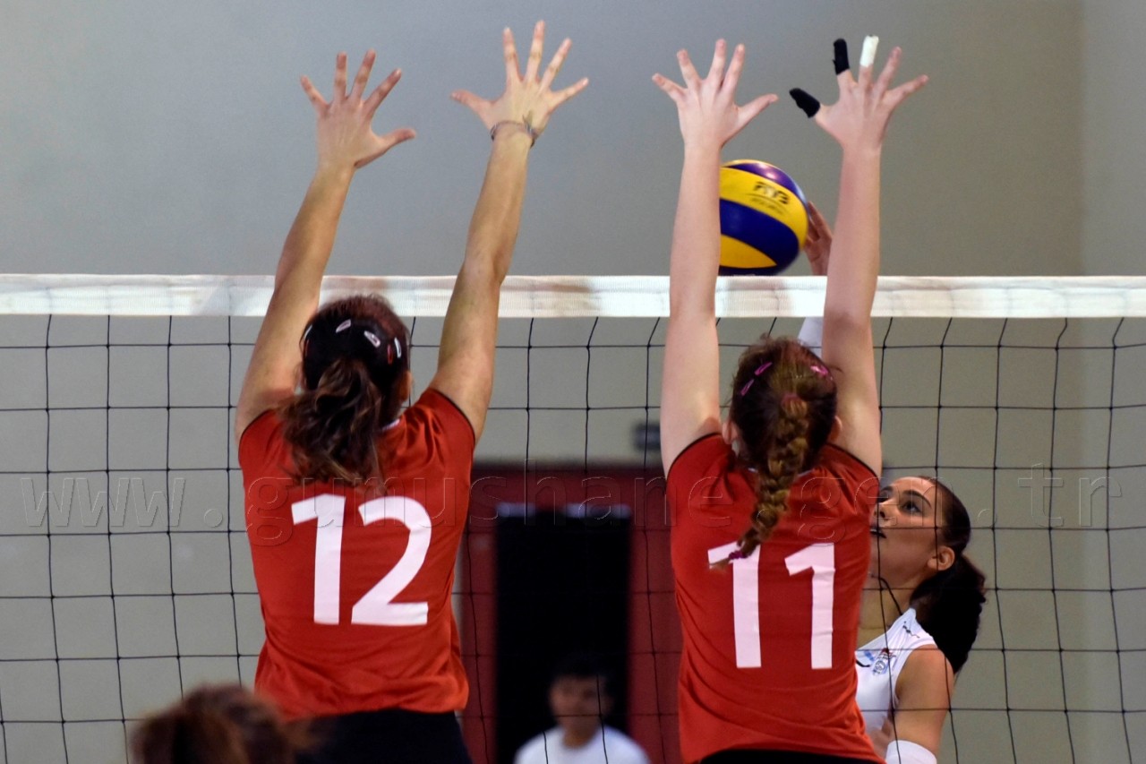 Gümüş Kızlar’dan net galibiyet: 3-0 17