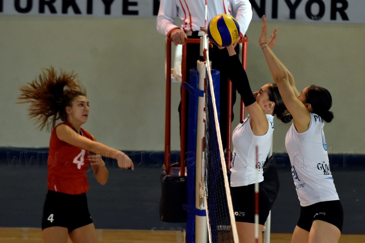 Gümüş Kızlar’dan net galibiyet: 3-0 28
