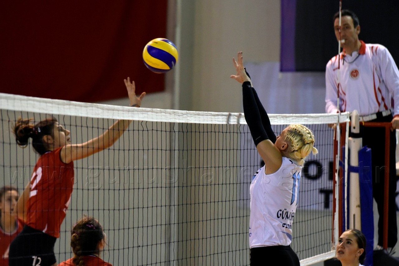 Gümüş Kızlar’dan net galibiyet: 3-0 32