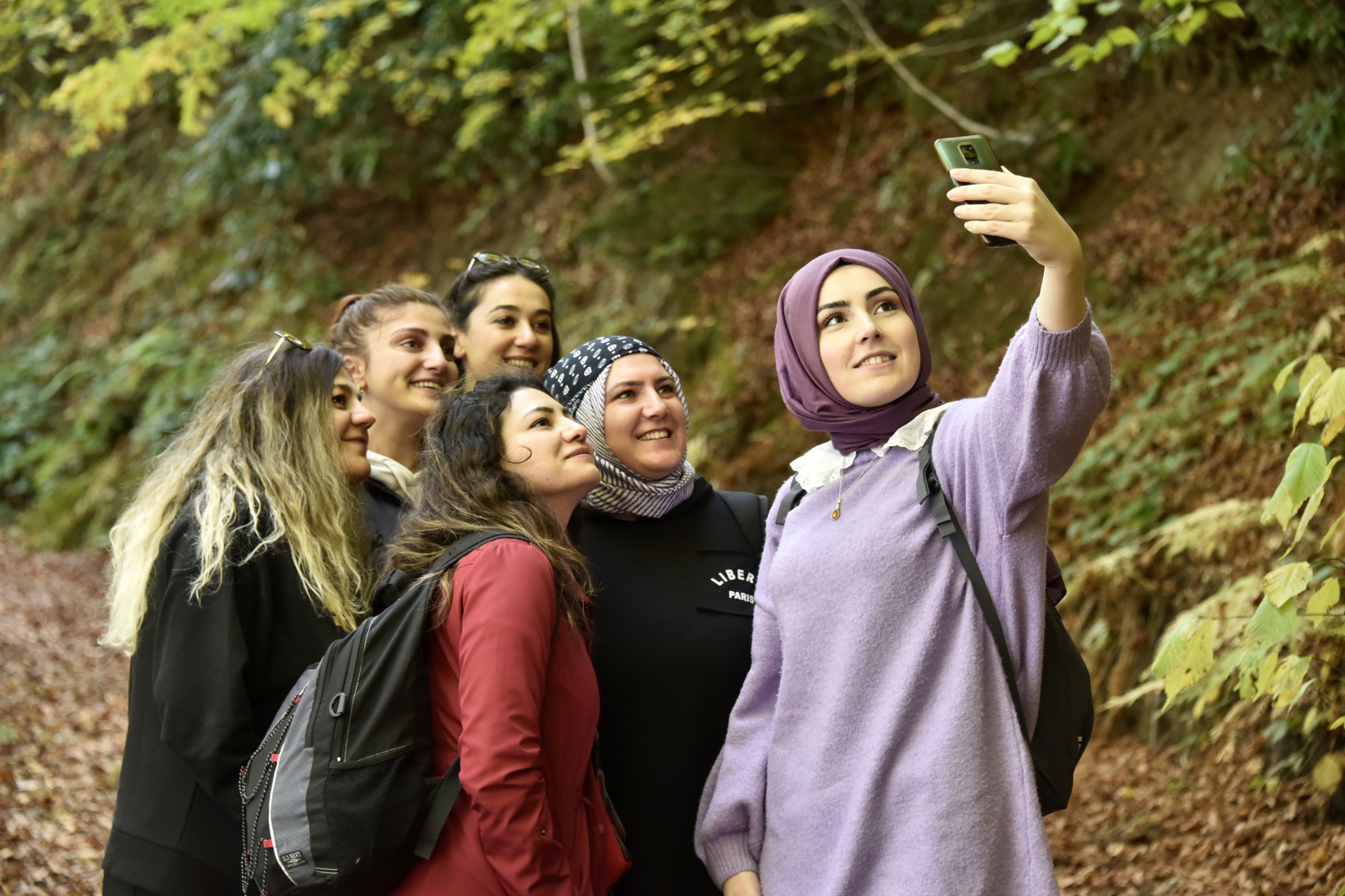 Görsel şöleni görmek için Örümcek Ormanlarına akın ettiler 18