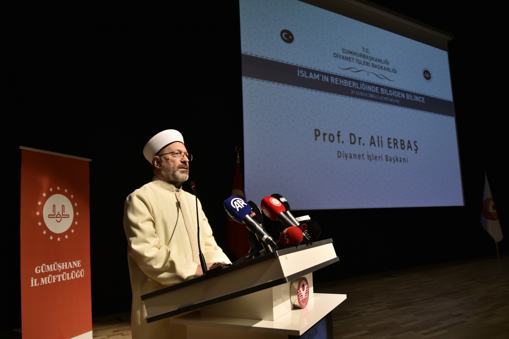 Erbaş’tan gençlere: Ne yapıyorsanız en iyisini yapın 1