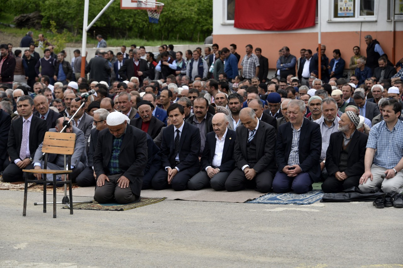 Kürtün şehidini uğurladı 3