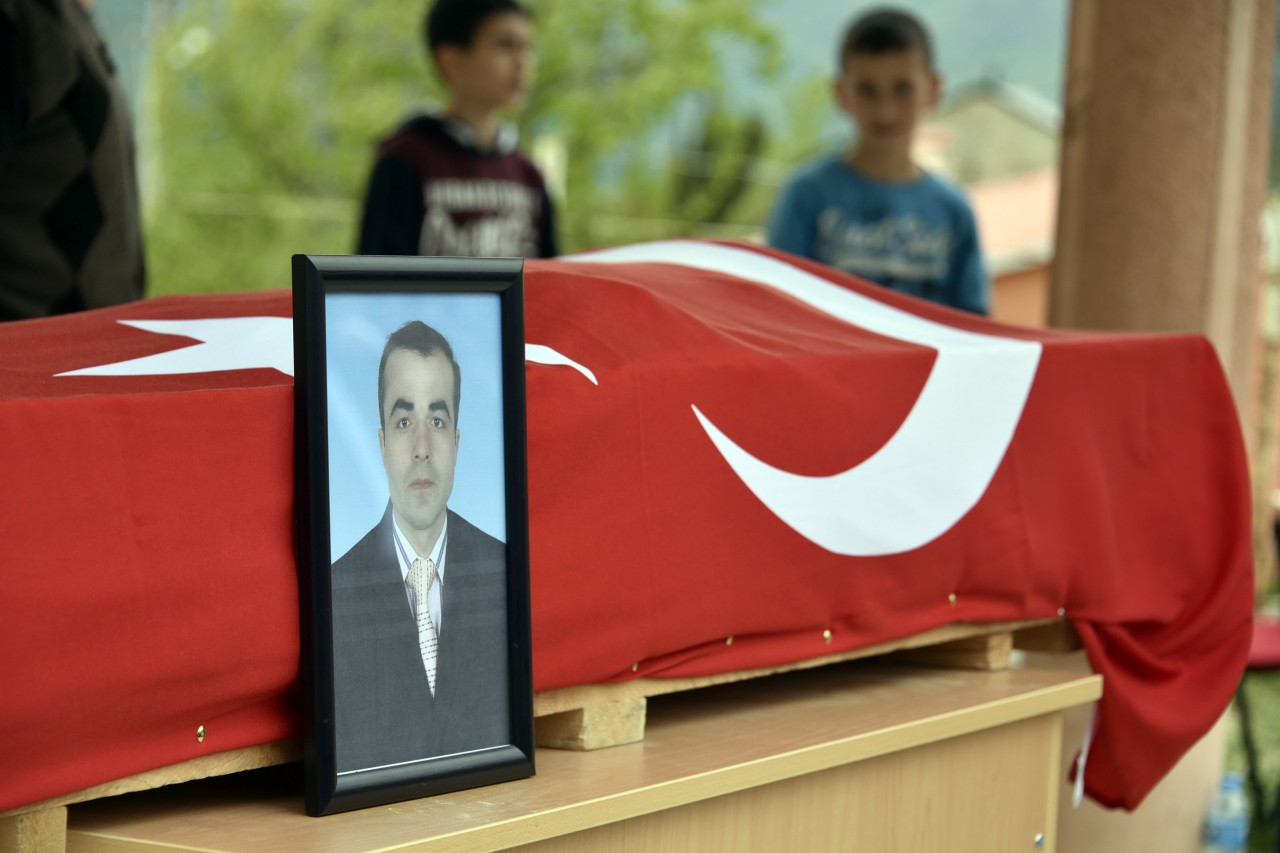 Kürtün şehidini uğurladı 5