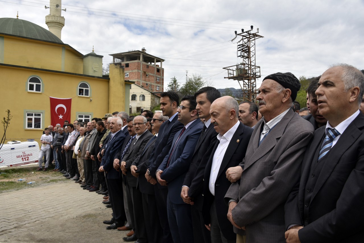 Kürtün şehidini uğurladı 6