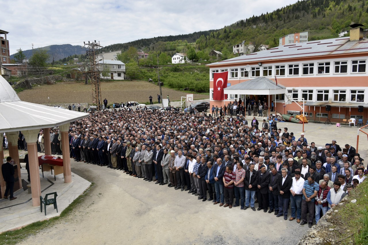 Kürtün şehidini uğurladı 7