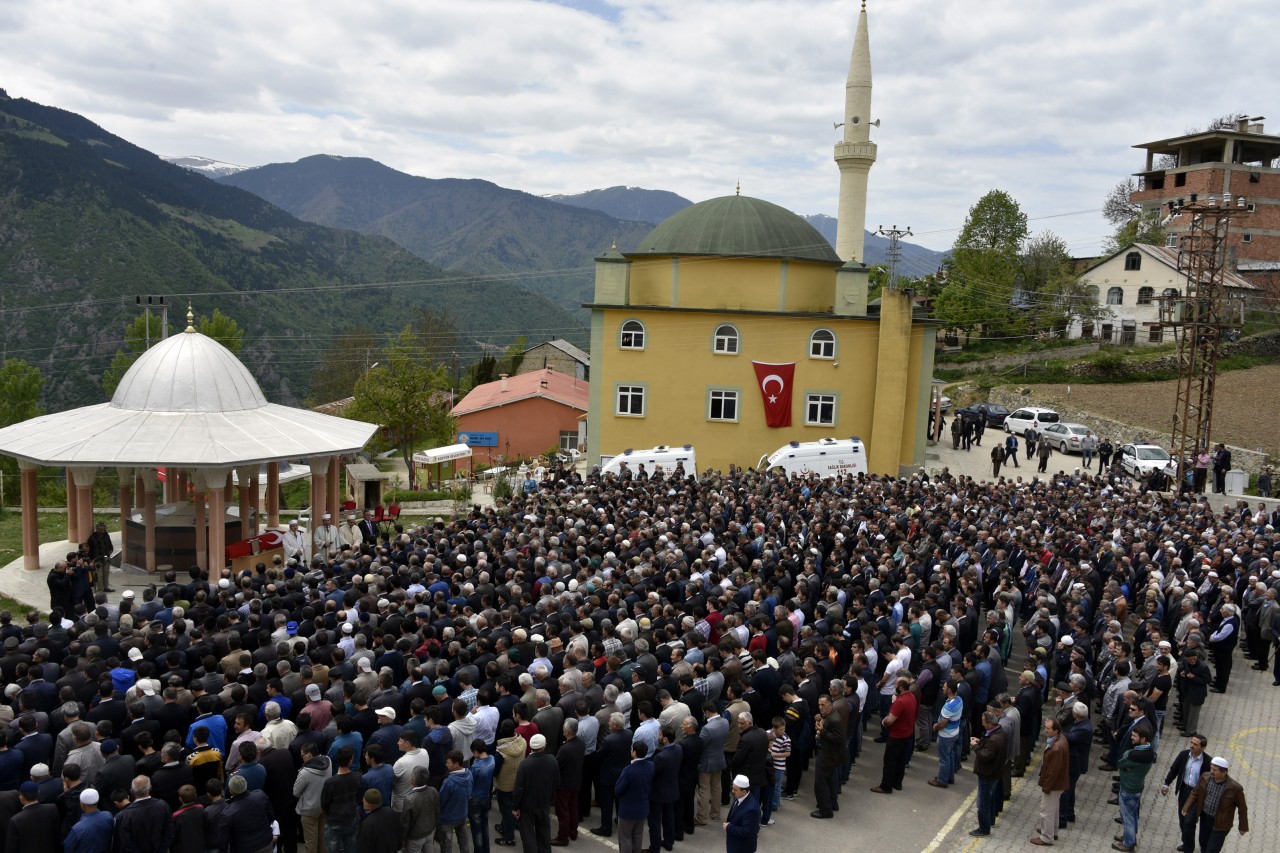 Kürtün şehidini uğurladı 11