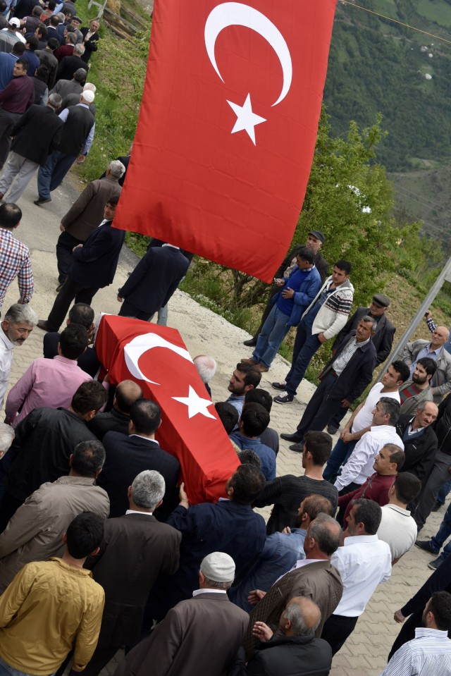 Kürtün şehidini uğurladı 21