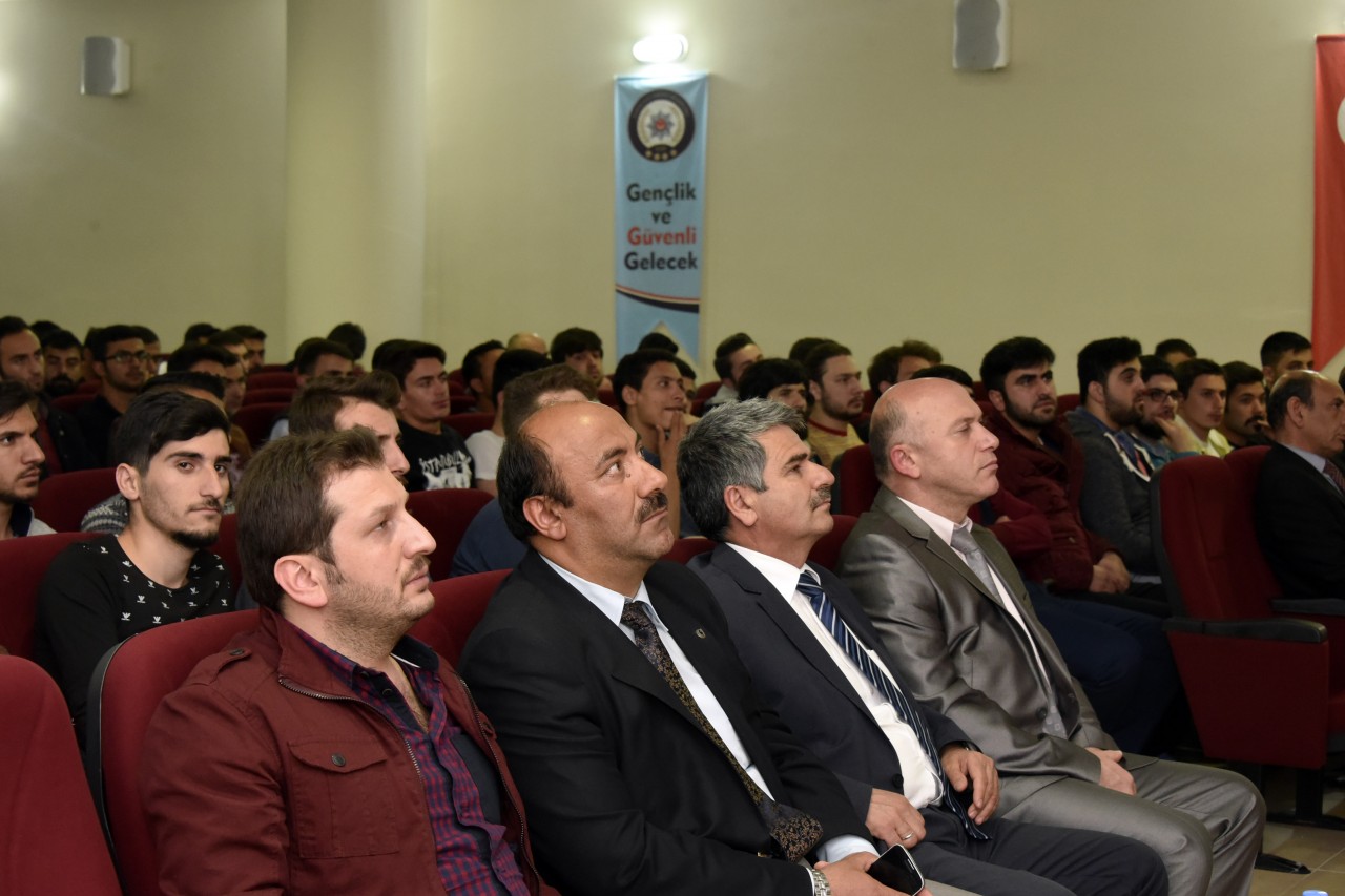 Gümüşhane’de Üniversite Gençliği Teröre Karşı Uyarıldı 4