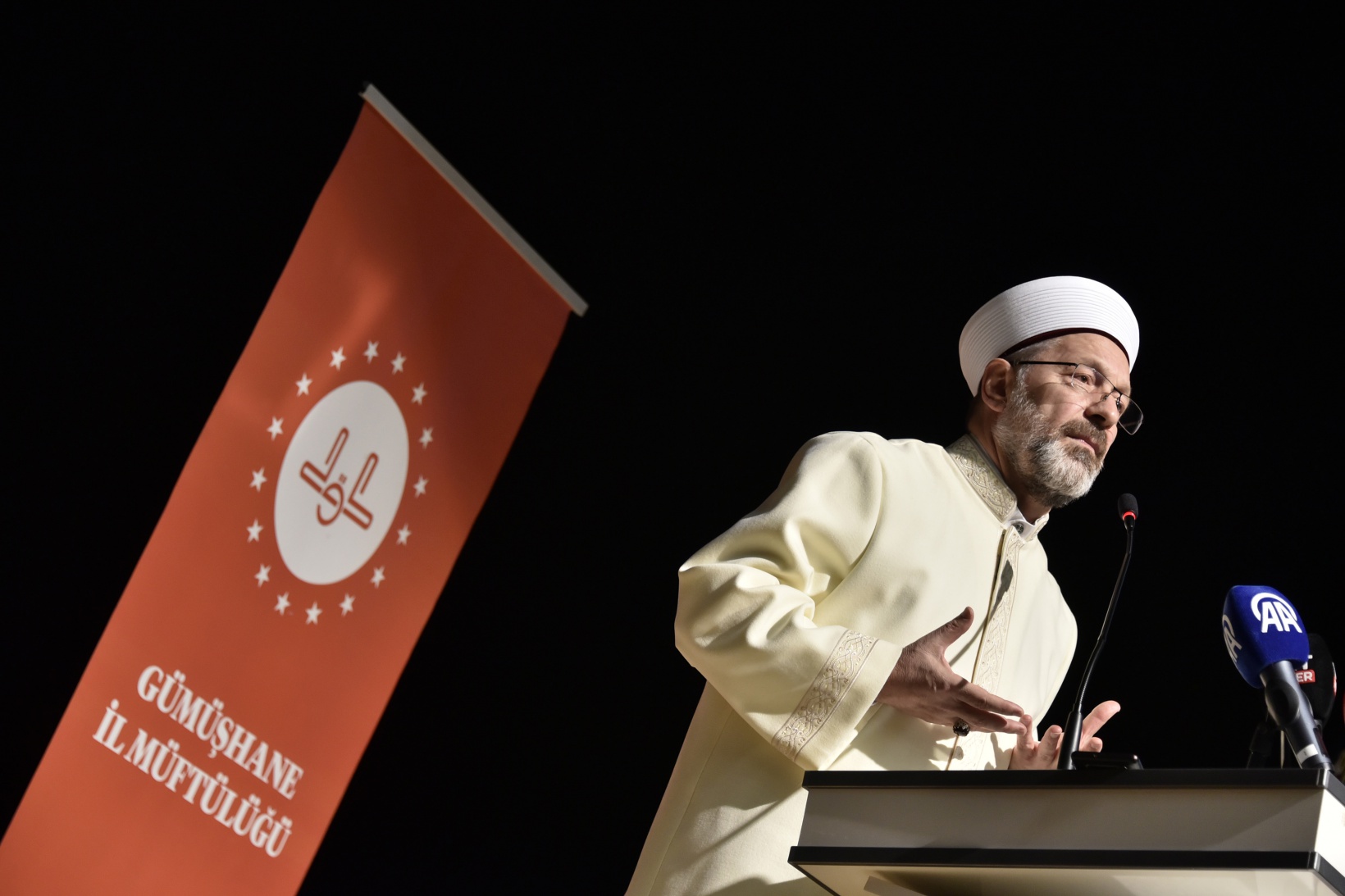 Erbaş’tan gençlere: Ne yapıyorsanız en iyisini yapın 2