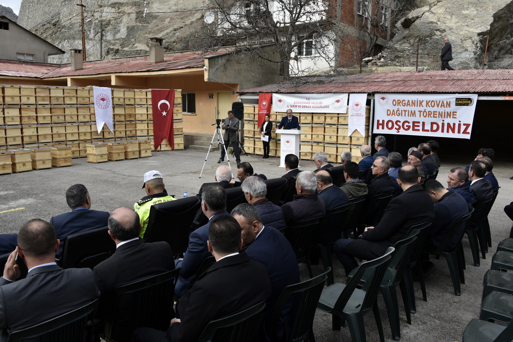 Gümüşhane’de arıcılara 860 adet organik kovan dağıtıldı 6