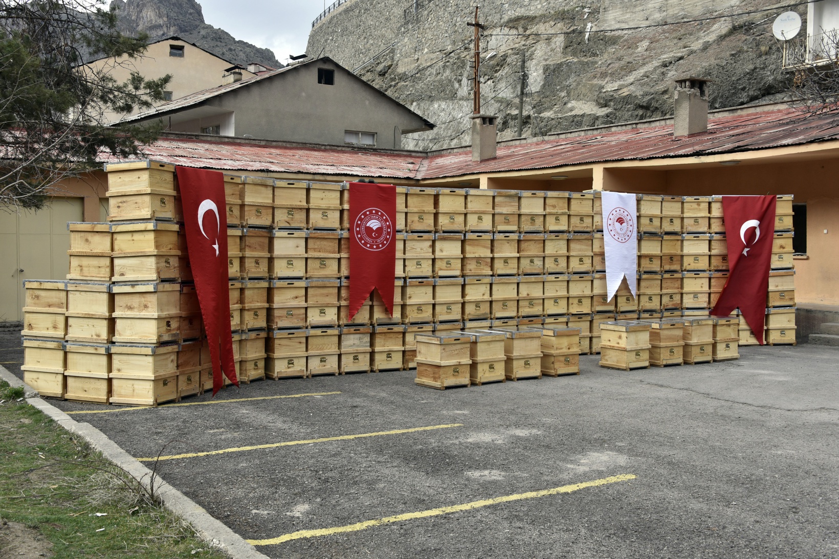 Gümüşhane’de arıcılara 860 adet organik kovan dağıtıldı 7