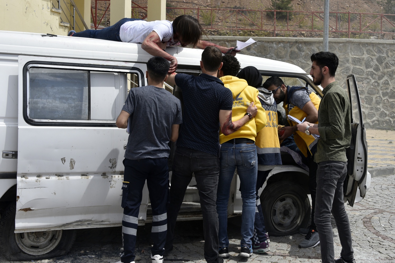Gümüşhane’de öğrencilerden nefes kesen tatbikat 9