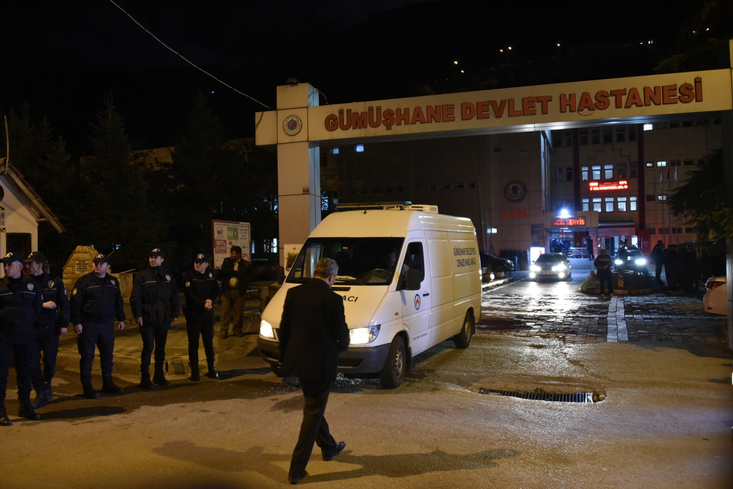 Trafik kazasında vefat eden emniyet amiri memleketine uğurlandı 1