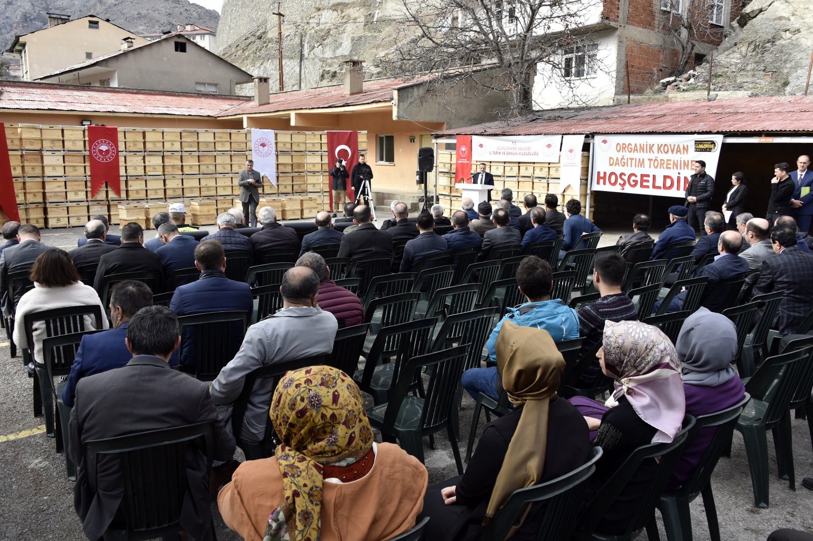 Gümüşhane’de arıcılara 860 adet organik kovan dağıtıldı 11