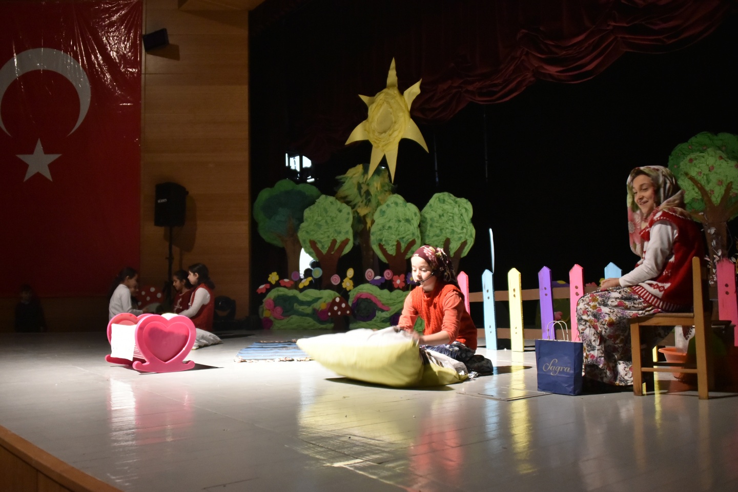 Minikler masal anlattı, büyükler dinledi 21