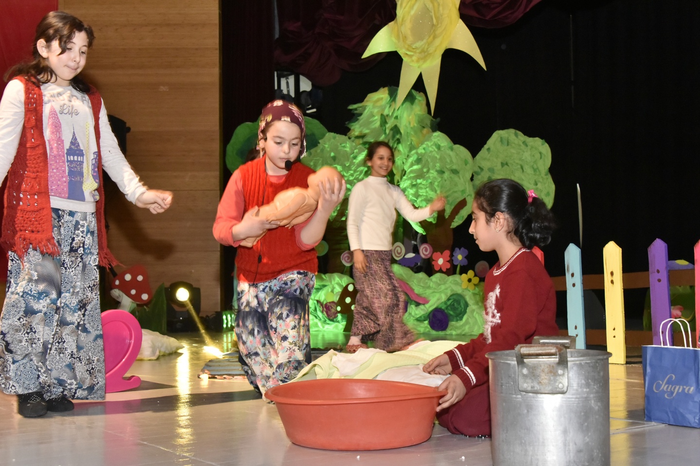 Minikler masal anlattı, büyükler dinledi 25