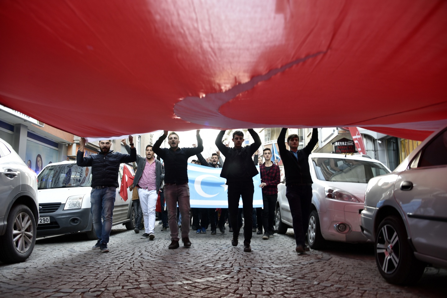 Ülkü Ocakları ‘Bir gece ansızın gelebiliriz’ sloganlarıyla Kerkük yürüyüşü düzenledi 4