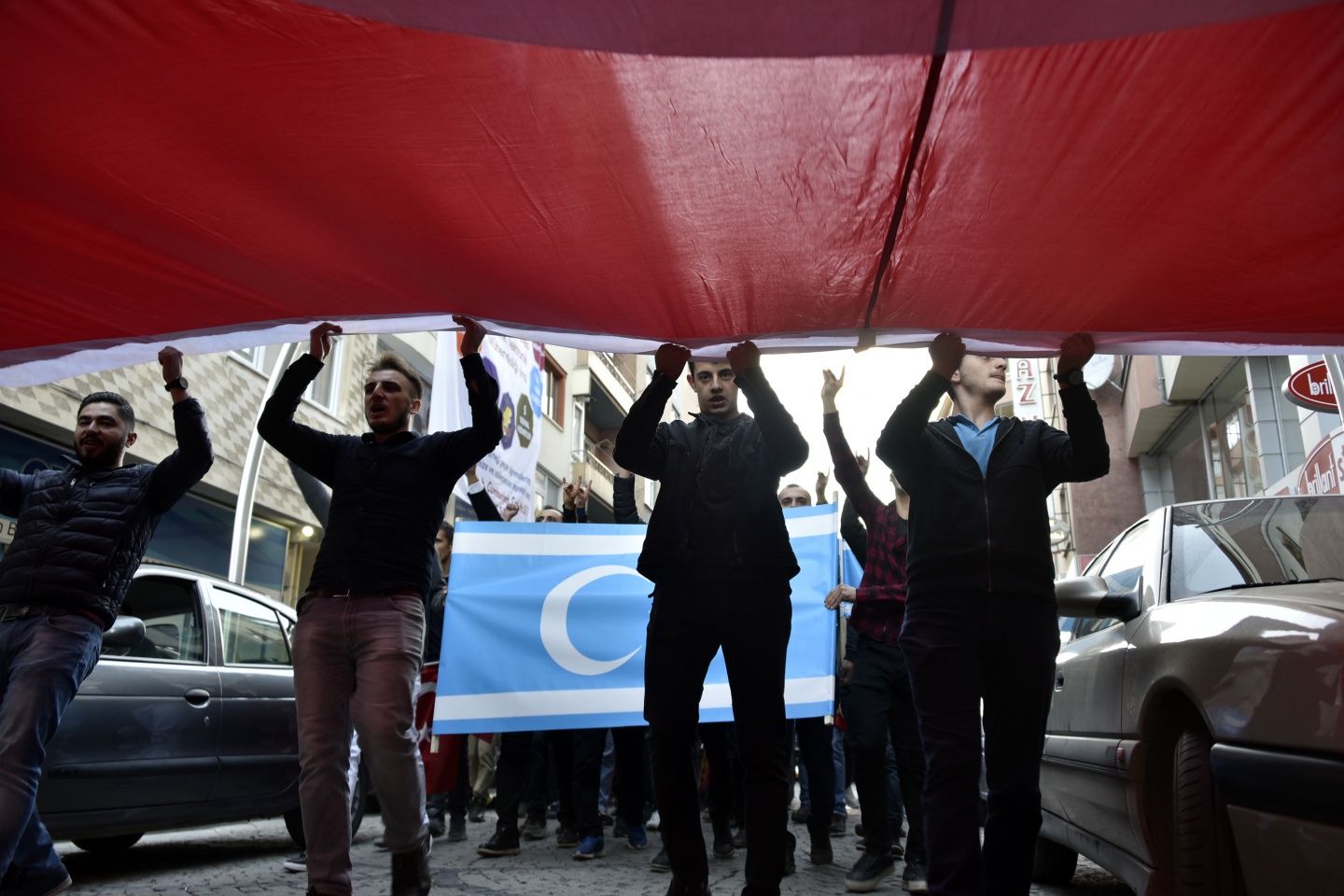 Ülkü Ocakları ‘Bir gece ansızın gelebiliriz’ sloganlarıyla Kerkük yürüyüşü düzenledi 3