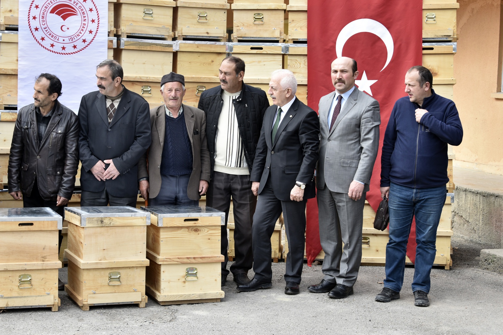 Gümüşhane’de arıcılara 860 adet organik kovan dağıtıldı 19