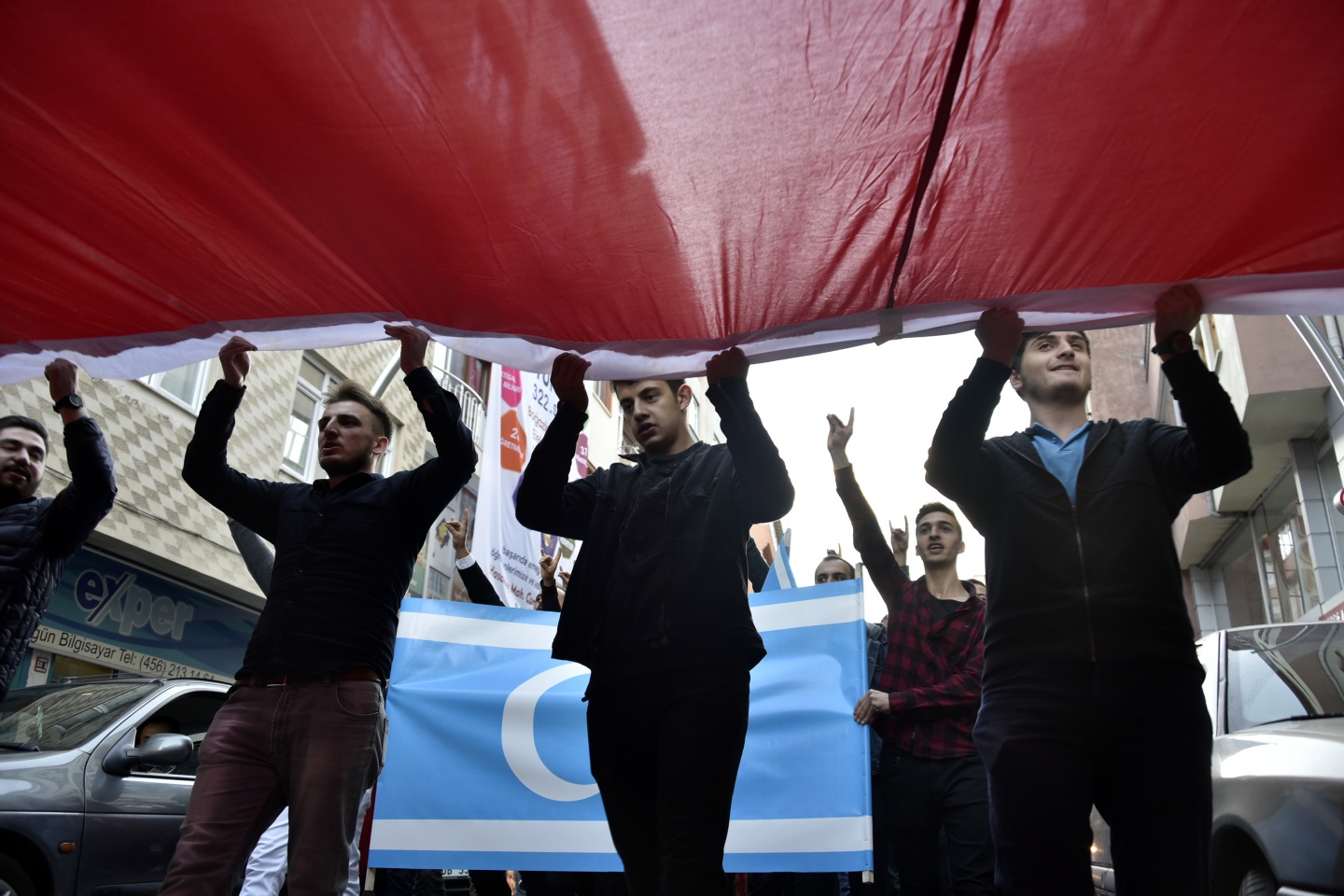 Ülkü Ocakları ‘Bir gece ansızın gelebiliriz’ sloganlarıyla Kerkük yürüyüşü düzenledi 8