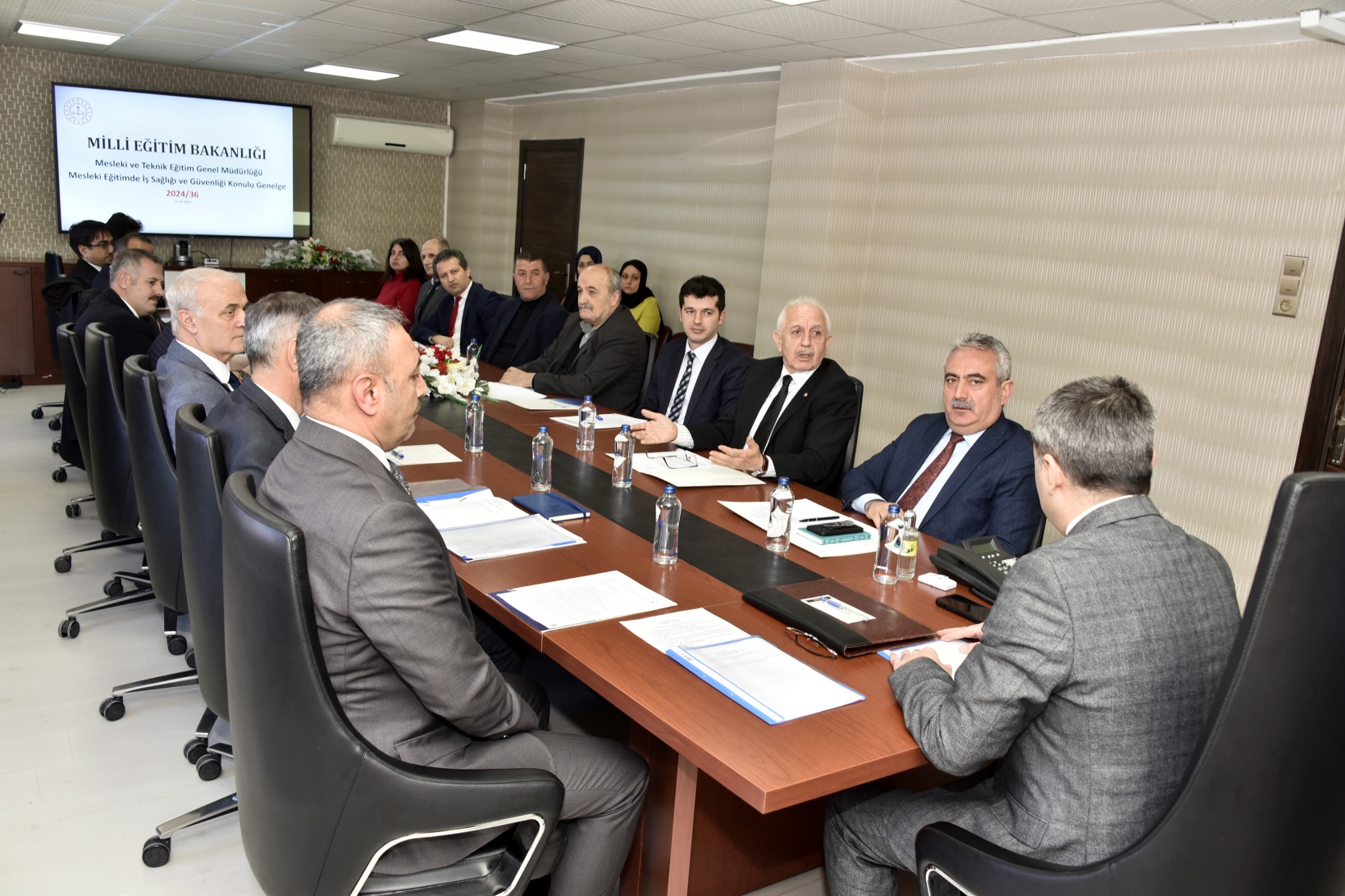 Gümüşhane Valisi Alper Tanrısever’den mesleki eğitim çağrısı 7