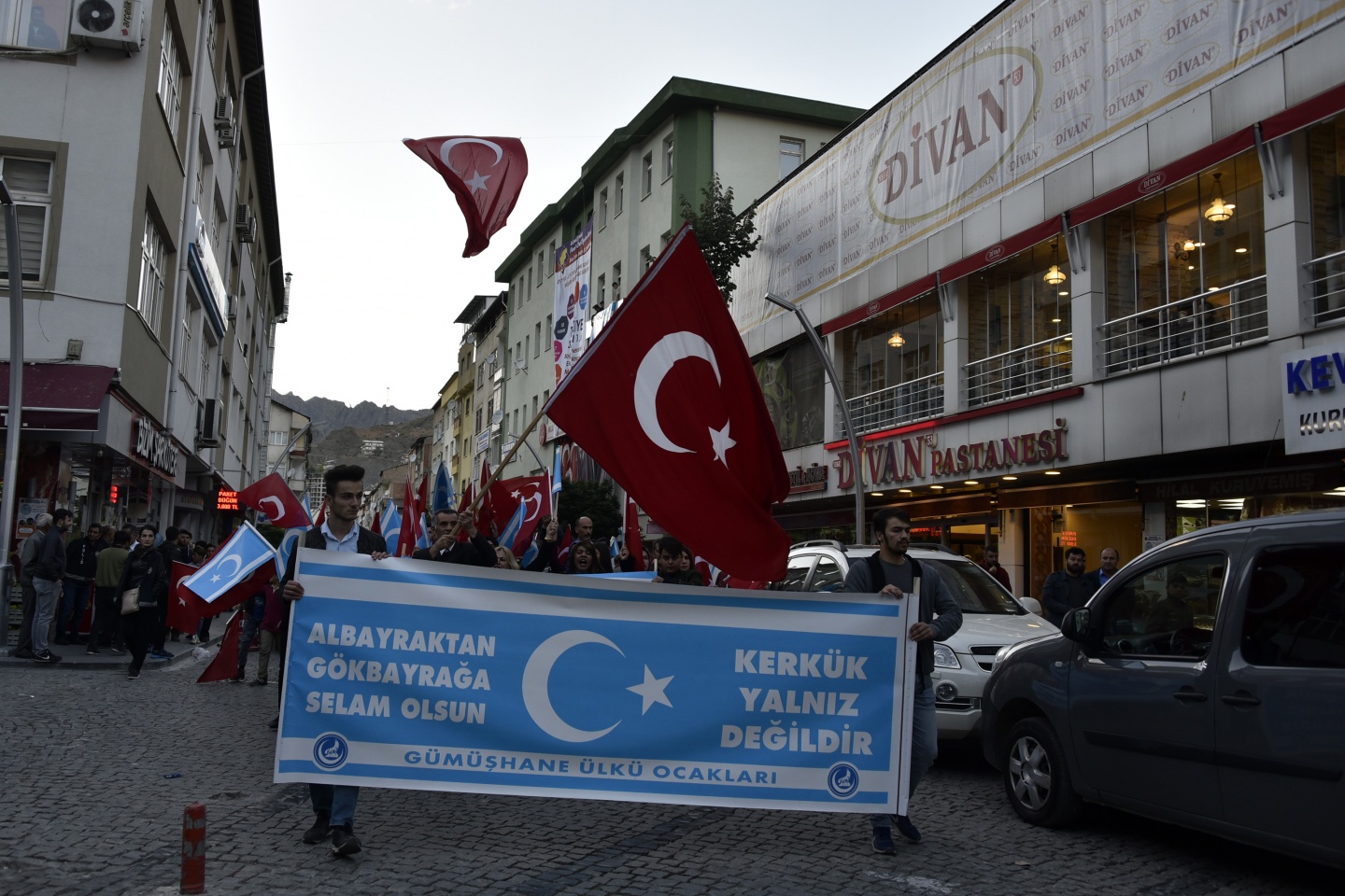 Ülkü Ocakları ‘Bir gece ansızın gelebiliriz’ sloganlarıyla Kerkük yürüyüşü düzenledi 12