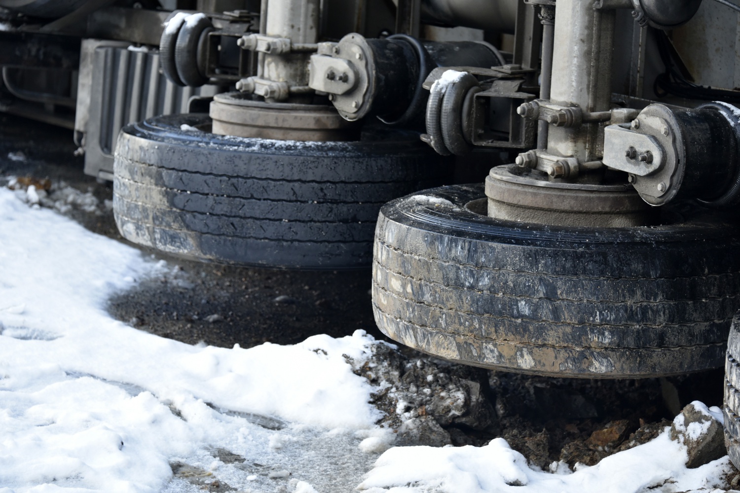 Zigana’da kar yağışı kazaları da beraberinde getirdi 4