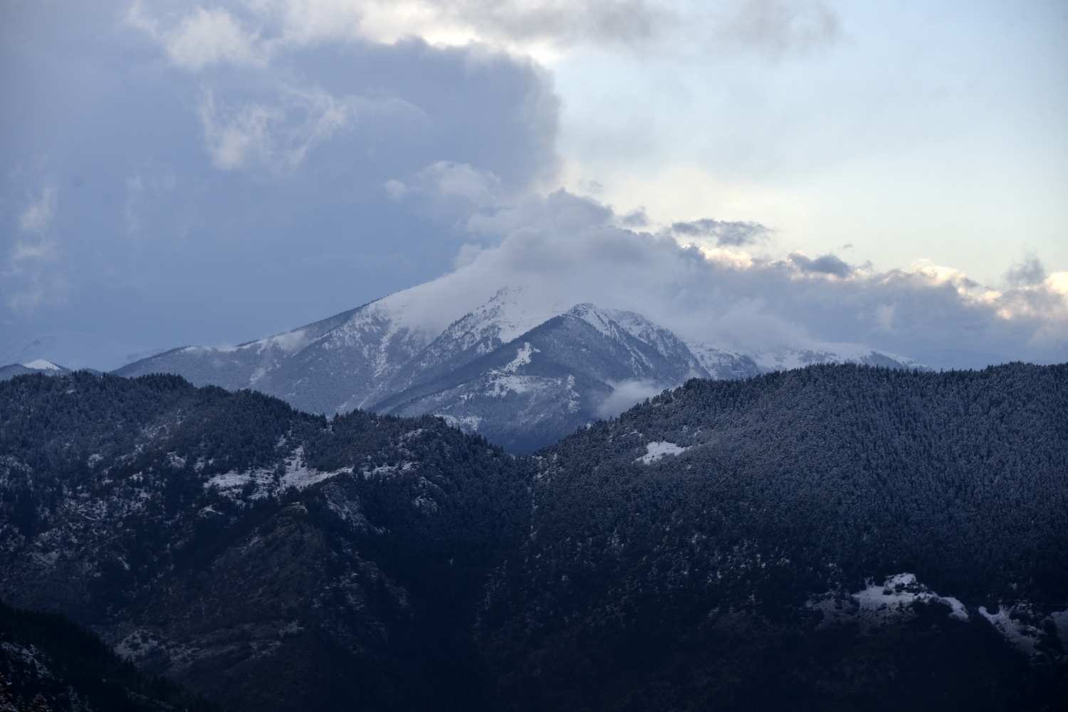 Zigana’da kar yağışı kazaları da beraberinde getirdi 7