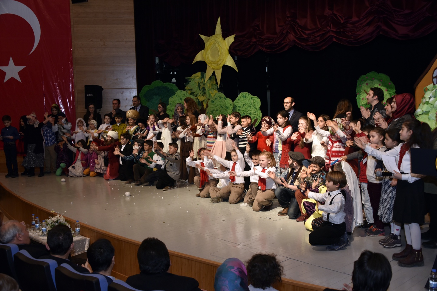 Minikler masal anlattı, büyükler dinledi 7