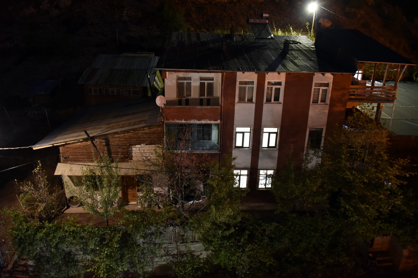 Gümüşhane’de cinnet getiren baba 3 oğlunu vurdu 1