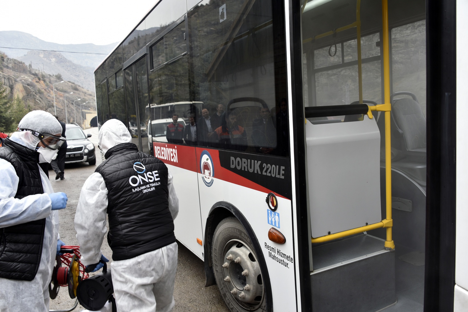 Gümüşhane’de toplu taşıma araçları dezenfekte ediliyor 3