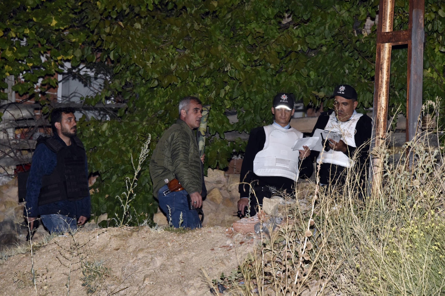 Gümüşhane’de cinnet getiren baba 3 oğlunu vurdu 7