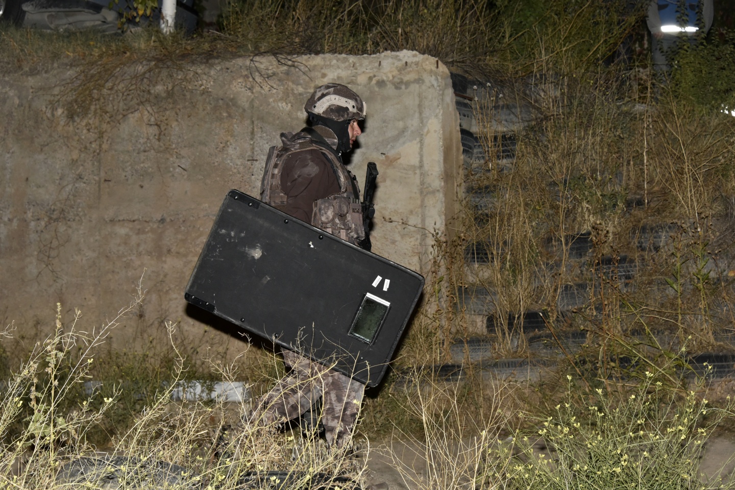 Gümüşhane’de cinnet getiren baba 3 oğlunu vurdu 9
