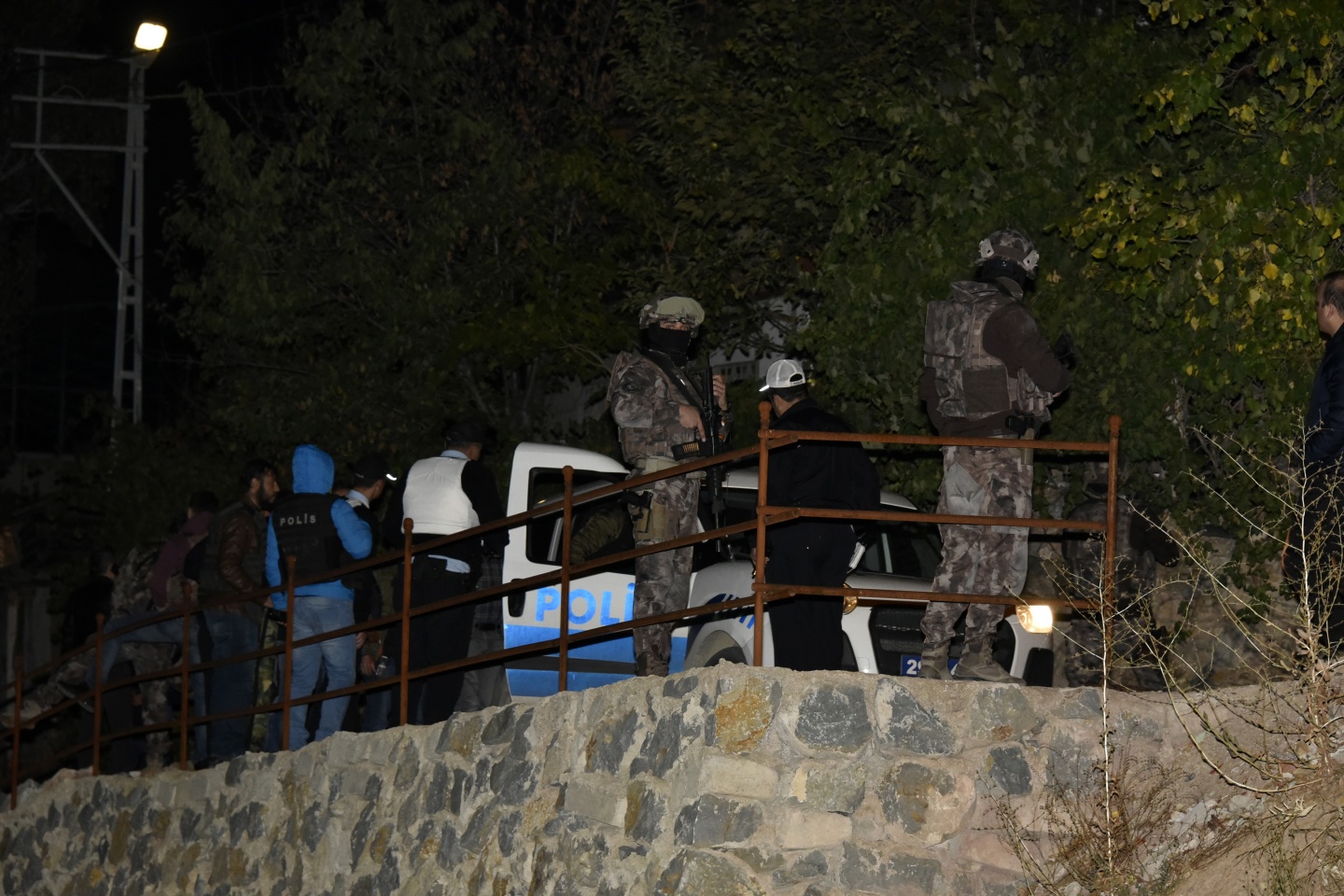 Gümüşhane’de cinnet getiren baba 3 oğlunu vurdu 10