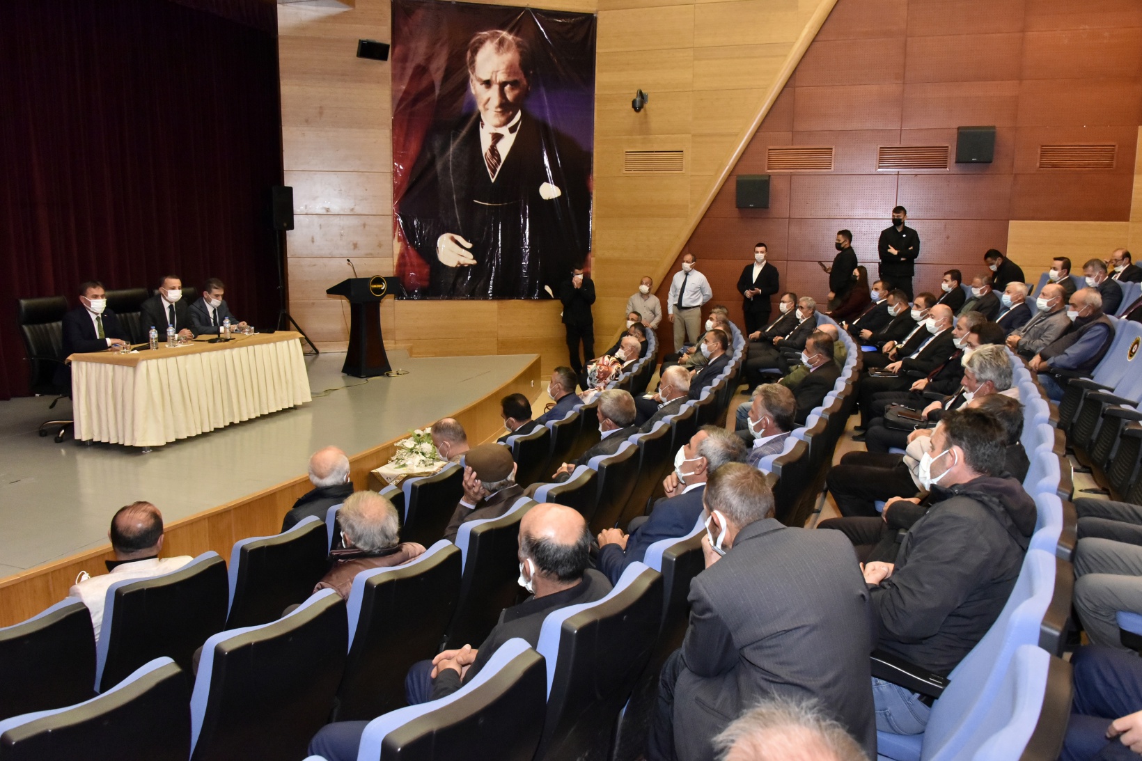 Vali Taşbilek muhtarlarla bir araya geldi 3