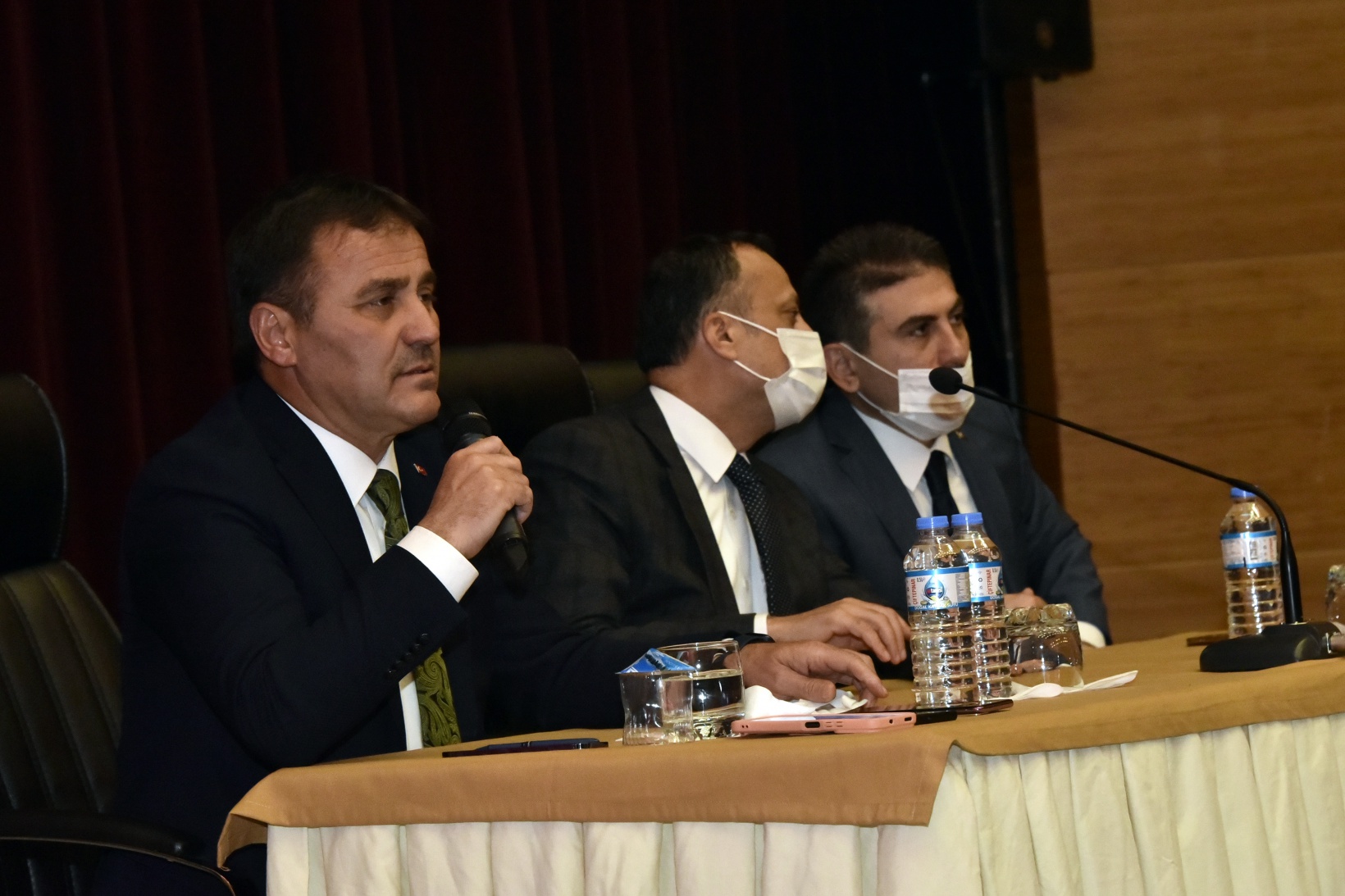 Vali Taşbilek muhtarlarla bir araya geldi 11