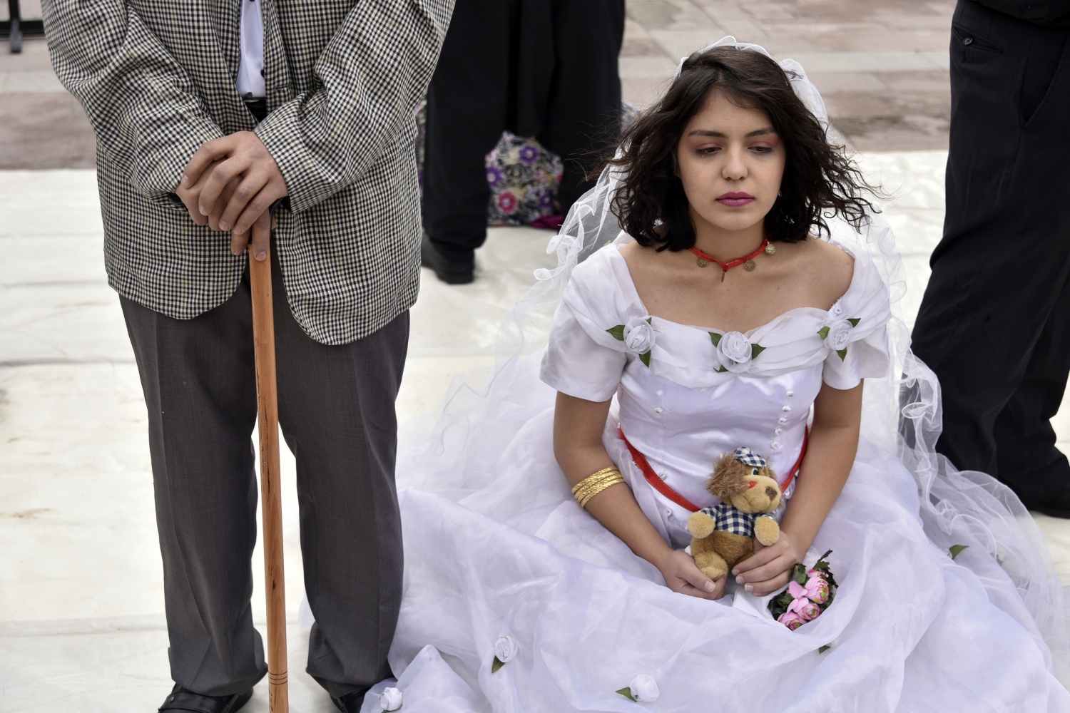 Kadına yönelik şiddete dikkat çekmek için eksi 2 derecede sokak tiyatrosu yaptılar 6