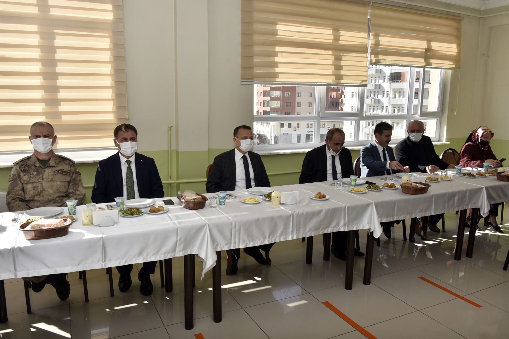 Vali Taşbilek muhtarlarla bir araya geldi 13