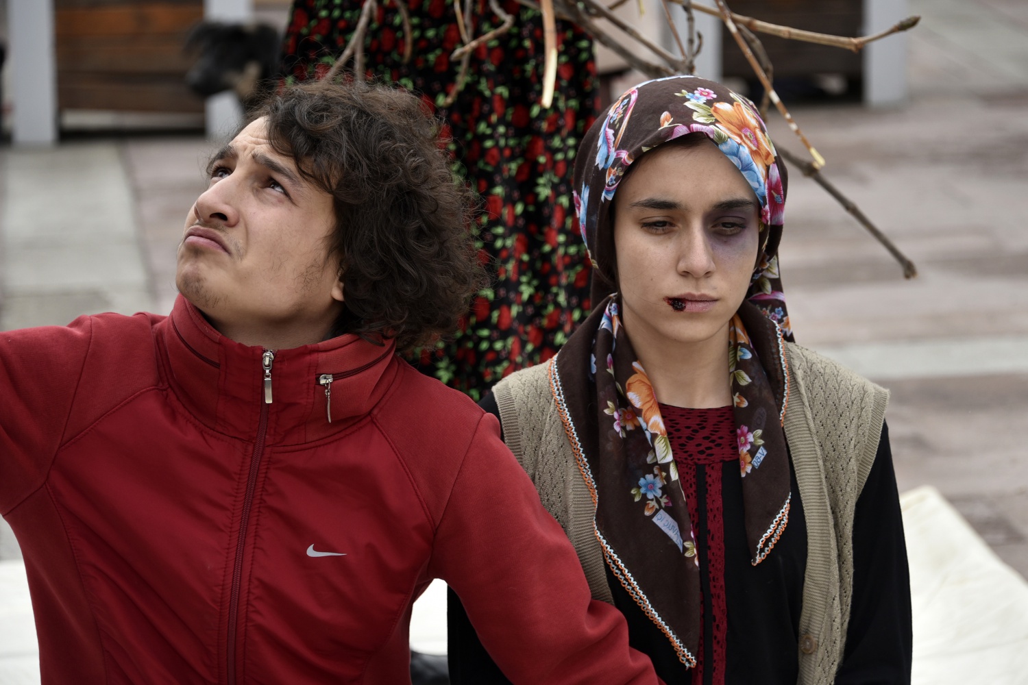 Kadına yönelik şiddete dikkat çekmek için eksi 2 derecede sokak tiyatrosu yaptılar 10