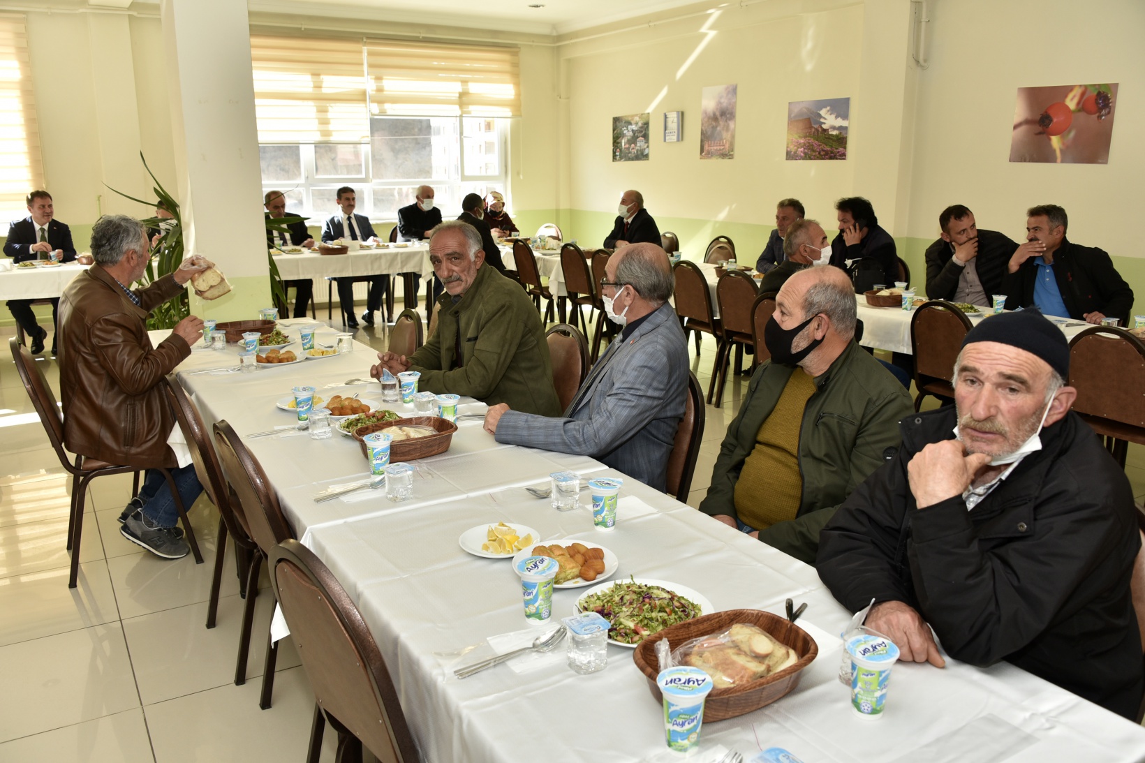 Vali Taşbilek muhtarlarla bir araya geldi 12