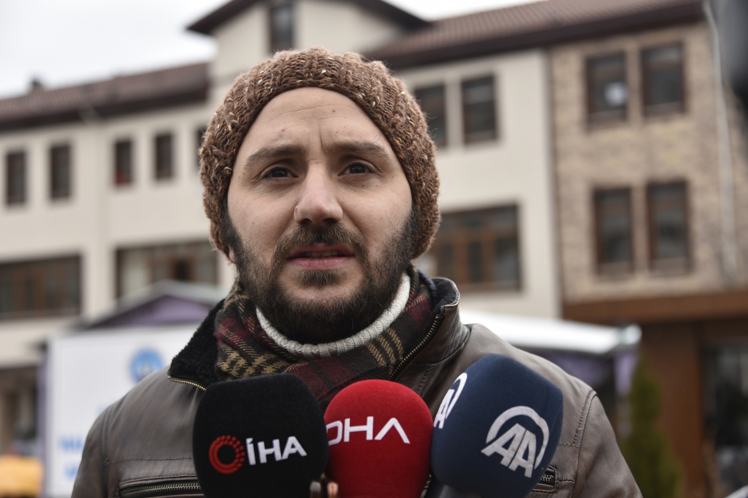 Kadına yönelik şiddete dikkat çekmek için eksi 2 derecede sokak tiyatrosu yaptılar 15