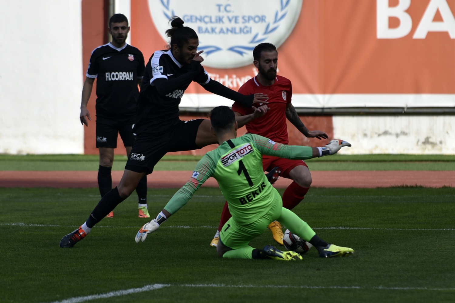 Gümüş kayıplarda: 1-2 10