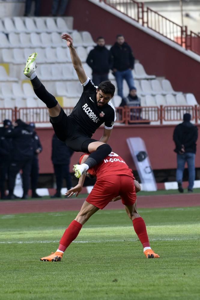 Gümüş kayıplarda: 1-2 11