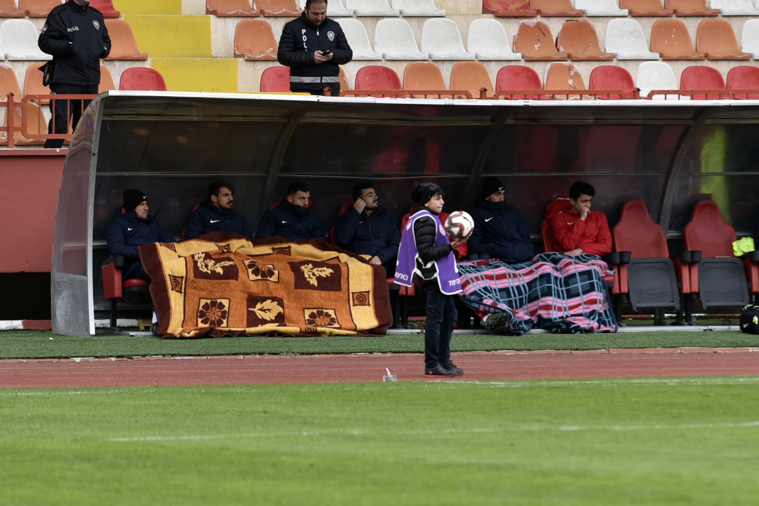 Gümüş kayıplarda: 1-2 37