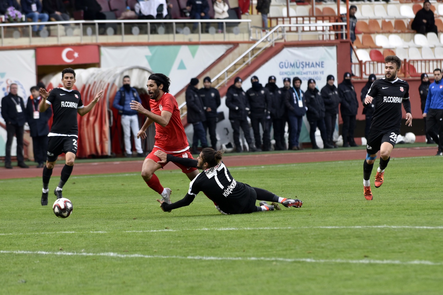 Gümüş kayıplarda: 1-2 44